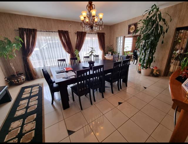 6 BEDROOM HOUSE FOR SALE IN LINMEYER